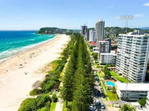 Beachfront Burleigh Getaway!, Surfers Paradise